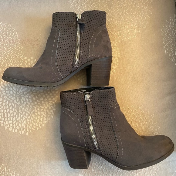 Arizona Jean Company Heeled Boots - Picture 7 of 7